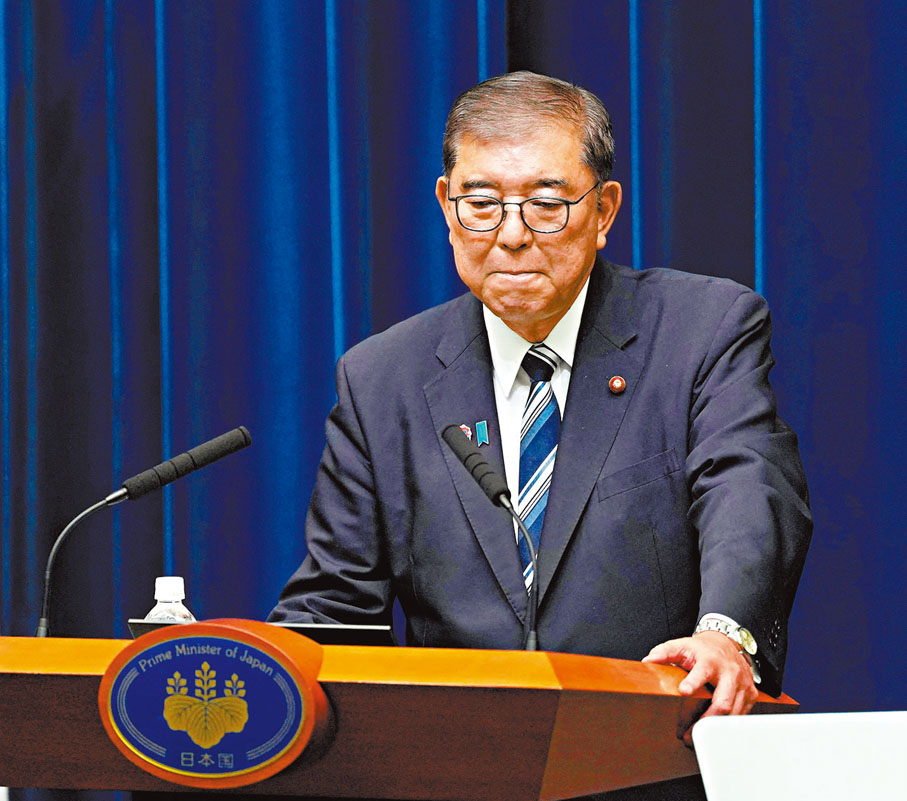 ●石破茂在日本首相官邸記者會上宣布辭去執政自民黨總裁職務。 路透社