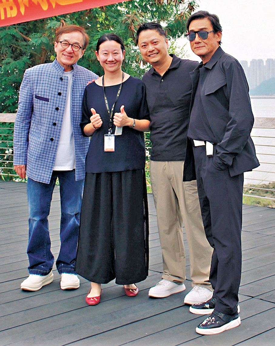 ●韓肯（左二）用誠意打動成龍與梁家輝。主辦方供圖