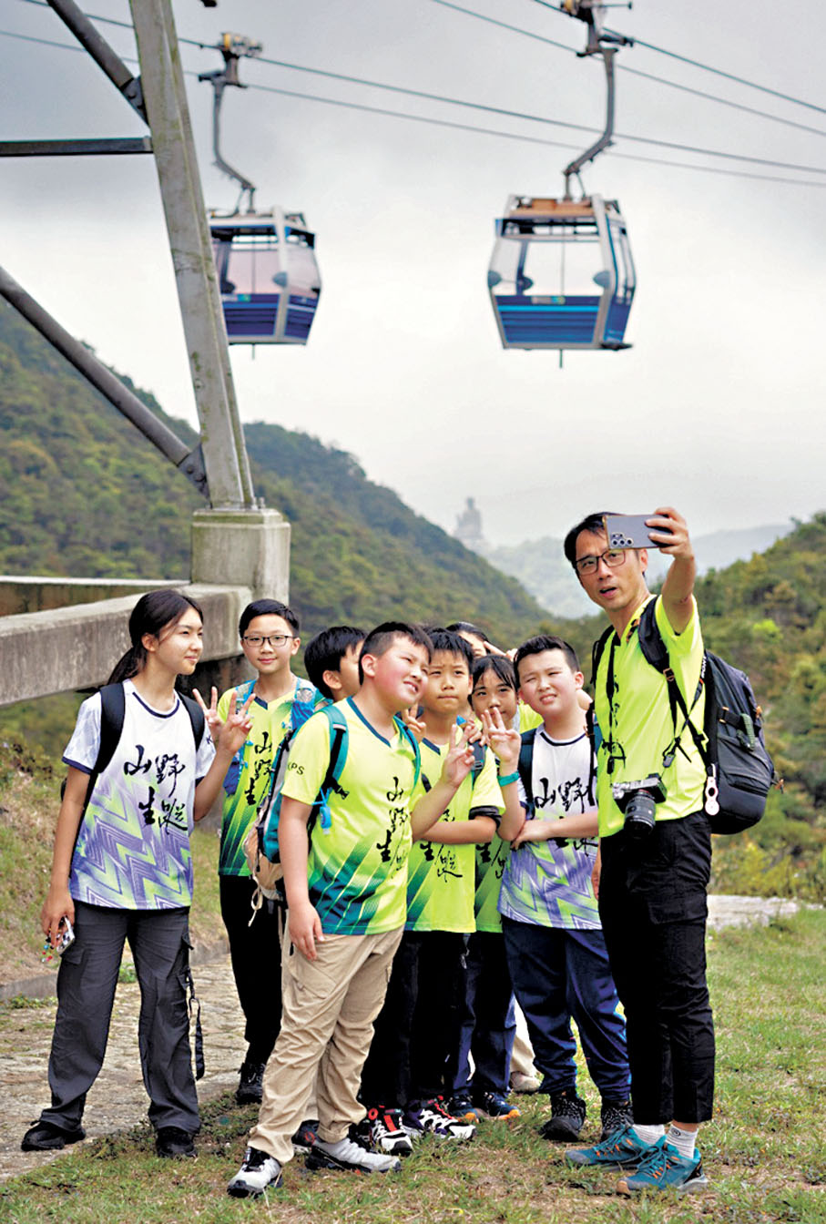 ●基真小學副校長吳金曉　教師供相