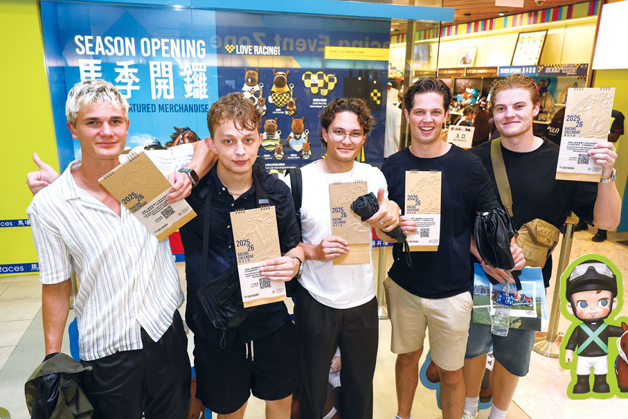 ●新馬季開鑼，不少旅客入場觀賽。