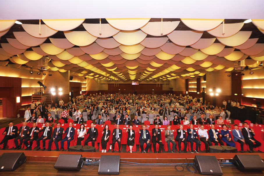 ●賓主於雙慶聯歡晚宴上大合照。