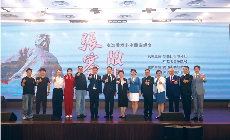 ●一眾主禮嘉賓於台上合照。