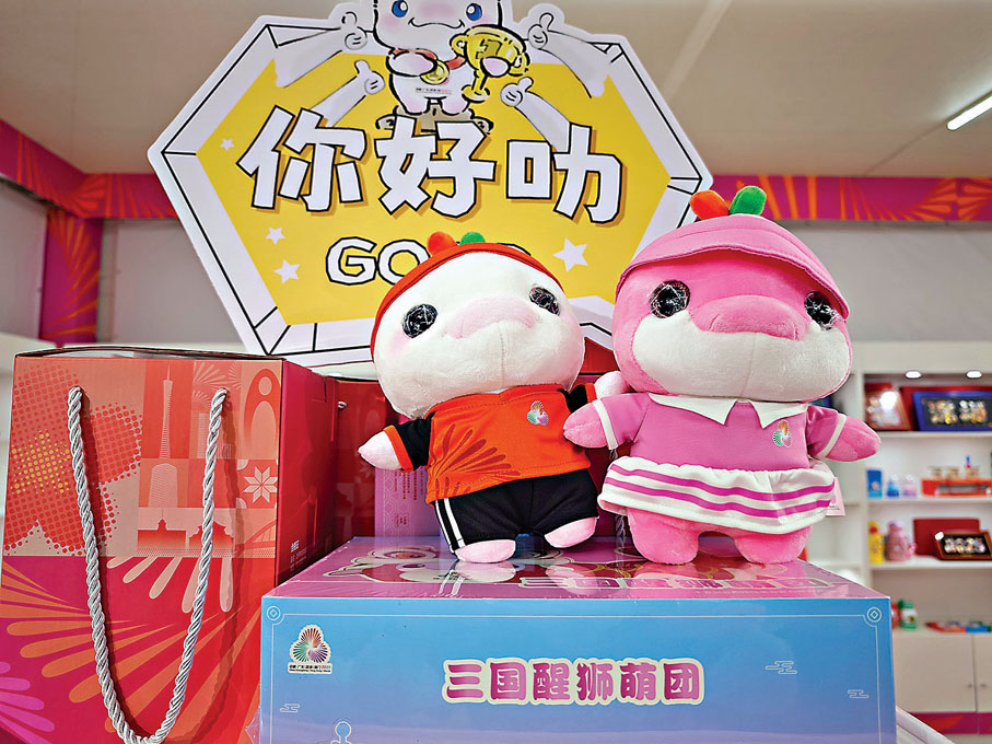 ●最熱銷的三國公仔盲盒，其中的呂布款為隱藏款。 香港文匯報記者李薇 攝