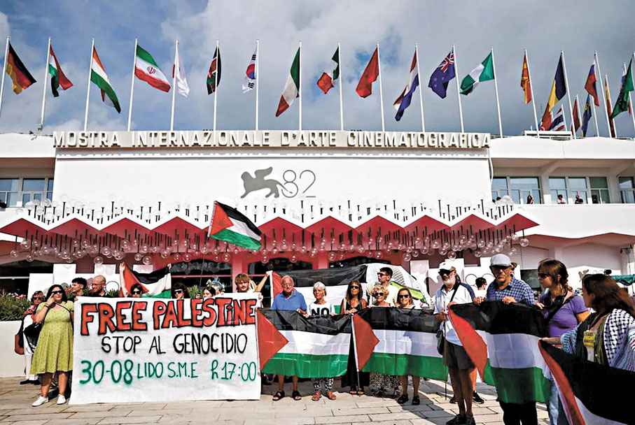 ●演藝界早前在意大利威尼斯影展期間舉行撐巴示威。 路透社