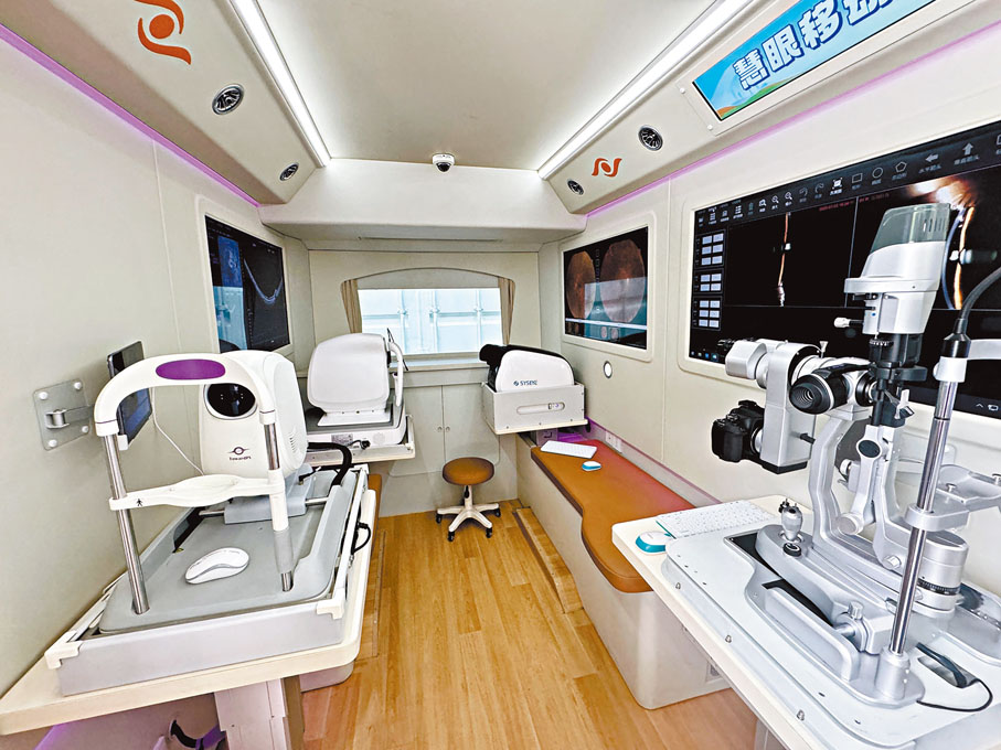 ●5G智能眼科巡診車內部。 香港文匯報記者李紫妍  攝