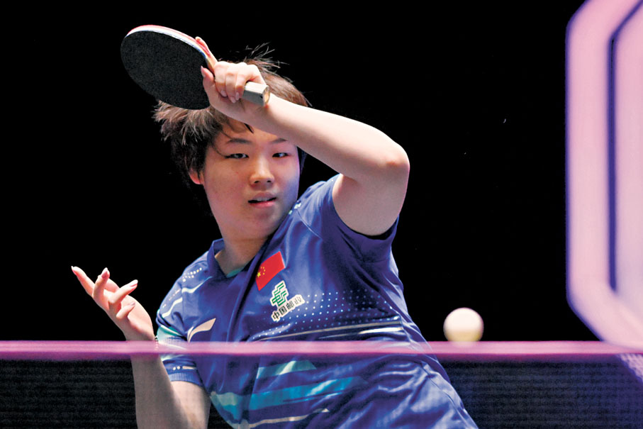 ●蒯曼在比賽中回球。 新華社