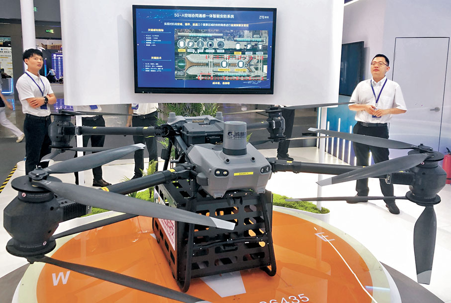 ●《灣區方案》提到聚焦深海、航空、人工智能等新業態新領域，促進各類先進生產要素向發展新質生產力集聚。圖為灣區企業研發的先進無人機。香港文匯報記者方俊明  攝