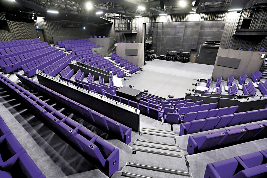 ●東九文化中心劇場配備伸展式舞台。香港文匯報記者郭木又  攝