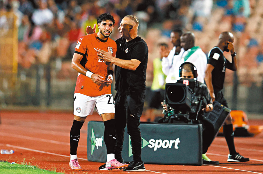 ●馬莫殊（左）於世盃外期間受傷，需返回曼城接受治療。資料圖片