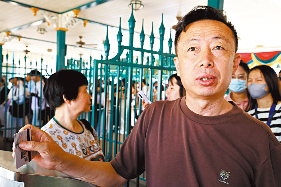 ●來自深圳的旅客藍先生。 香港文匯報記者萬霜靈  攝