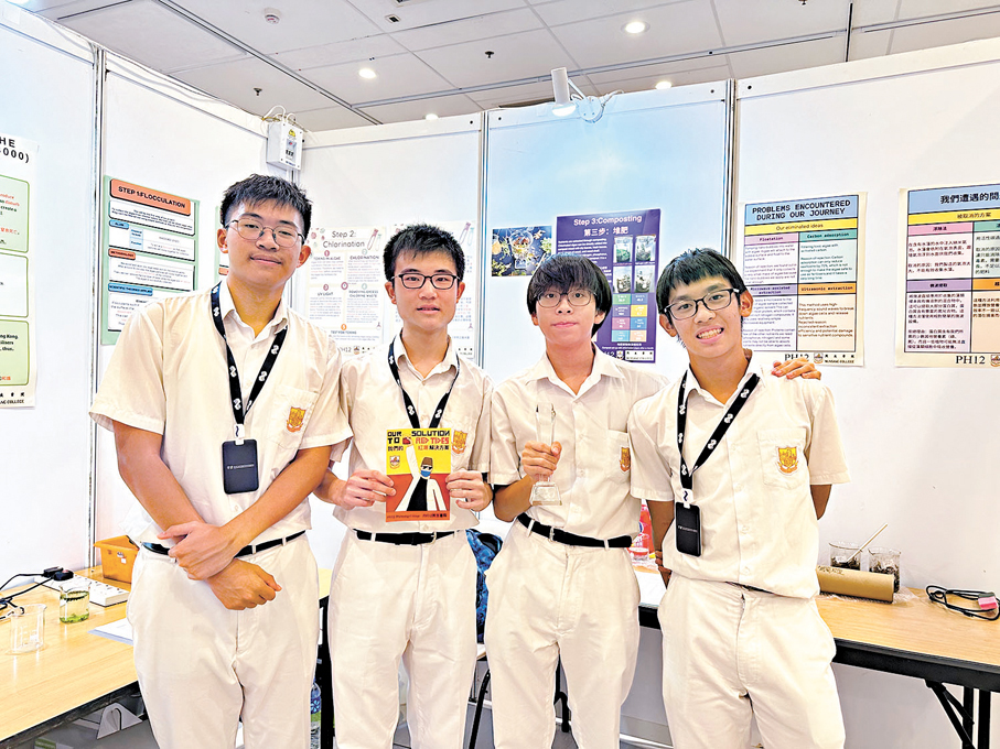 ●吳天藝、梁綽文、蔡經宬及嚴汶鏗同學共同介紹其作品「點藻成肥3000」。