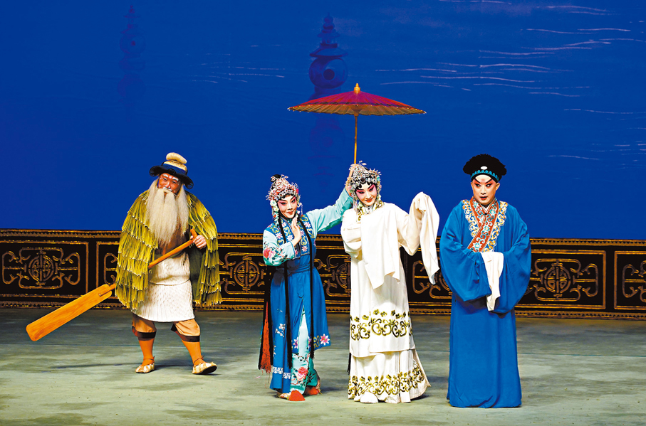 ●京劇《白蛇傳》盡顯功架。  記者曾興偉  攝