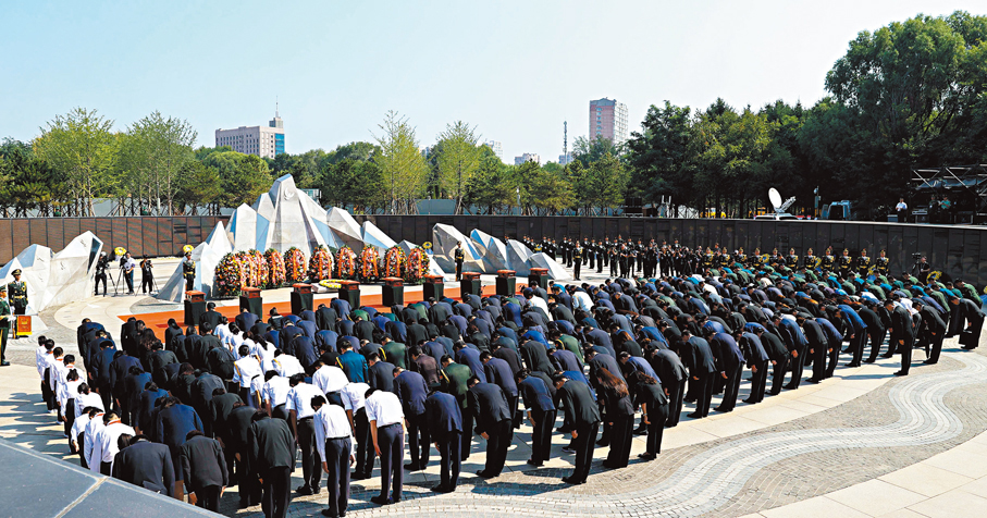 ●13日，第十二批在韓中國人民志願軍烈士遺骸安葬儀式在遼寧瀋陽抗美援朝烈士陵園舉行。