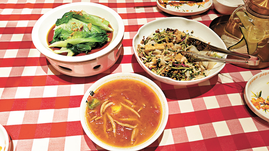 ●被羅永浩指為預製菜的西貝餐廳菜餚。香港文匯報記者朱燁  攝