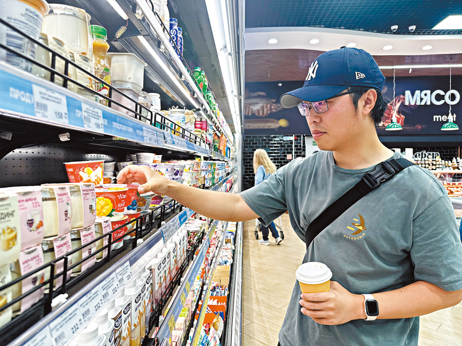 ●高子騫指俄羅斯物價飆升。 于海江 攝