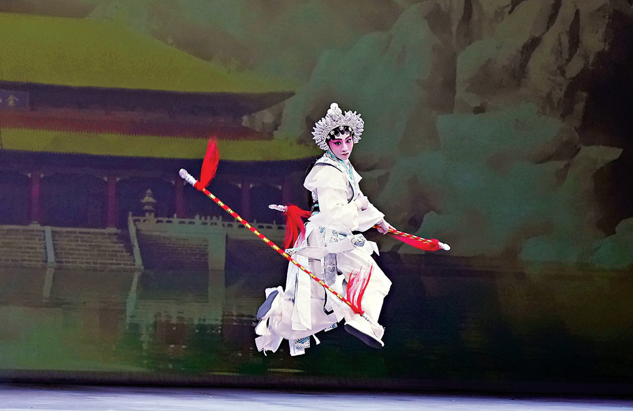 ●梁非同功架十足。