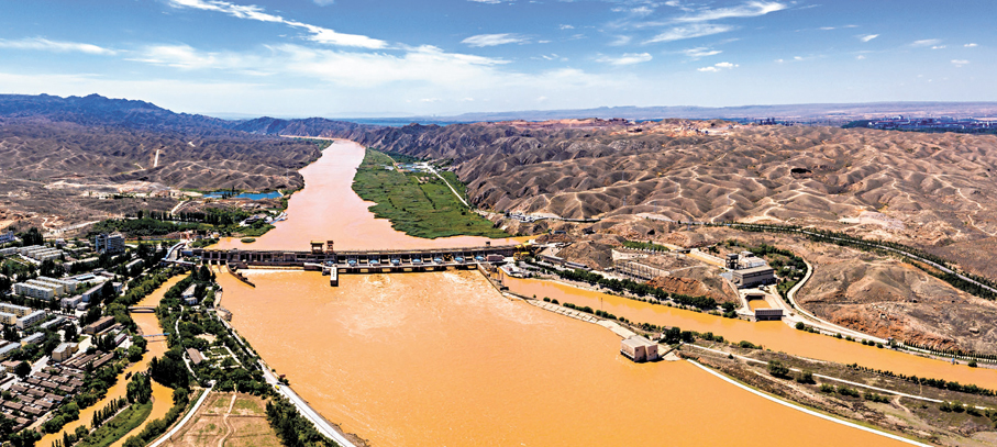 ●青銅峽黃河大峽谷是黃河中上游最後一道峽谷，素有「黃河小三峽」之譽。