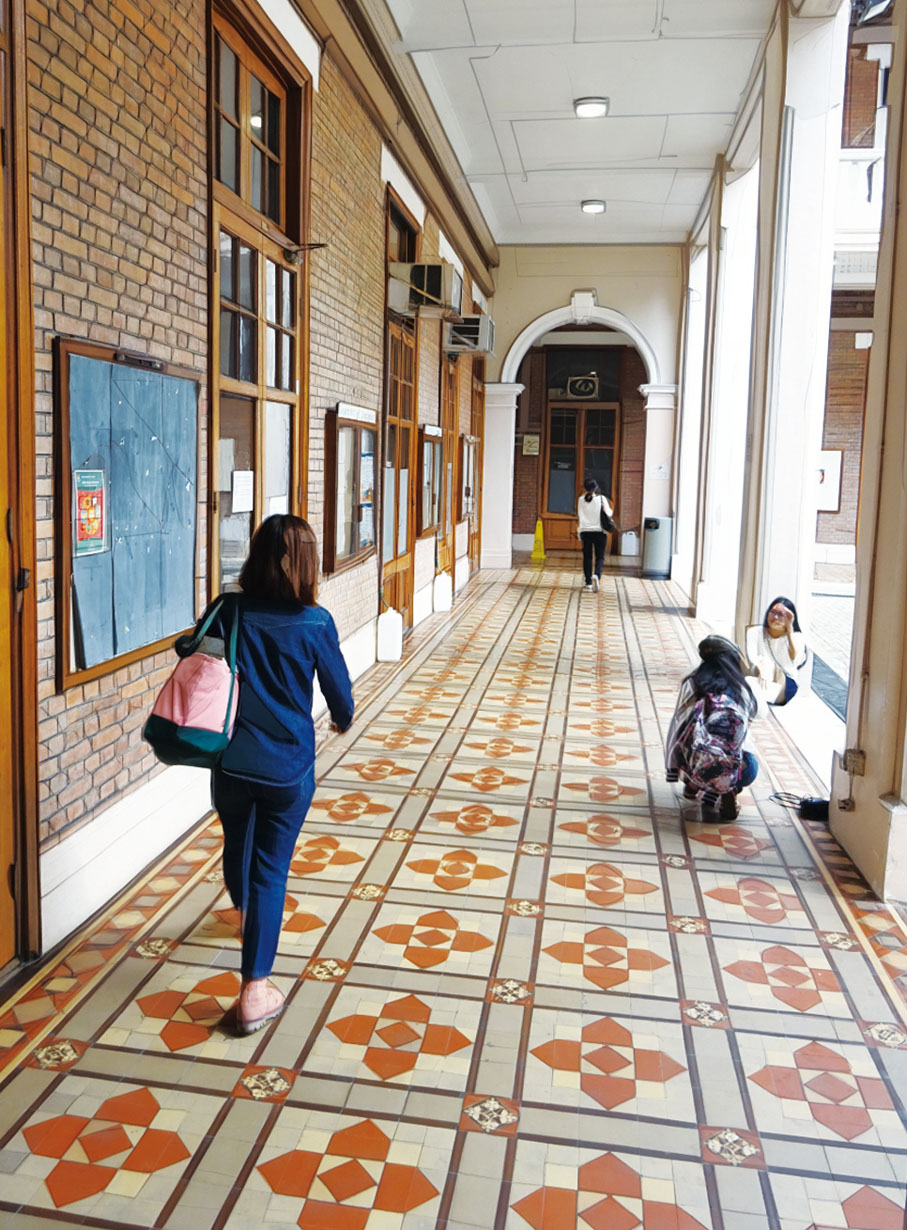 ●港大校園陸佑堂走廊。設計圖片