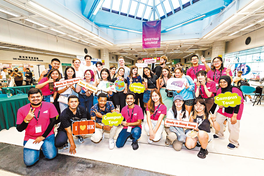 ●城大環球事務拓展處帶領非本地生遊覽校園。   城大圖片