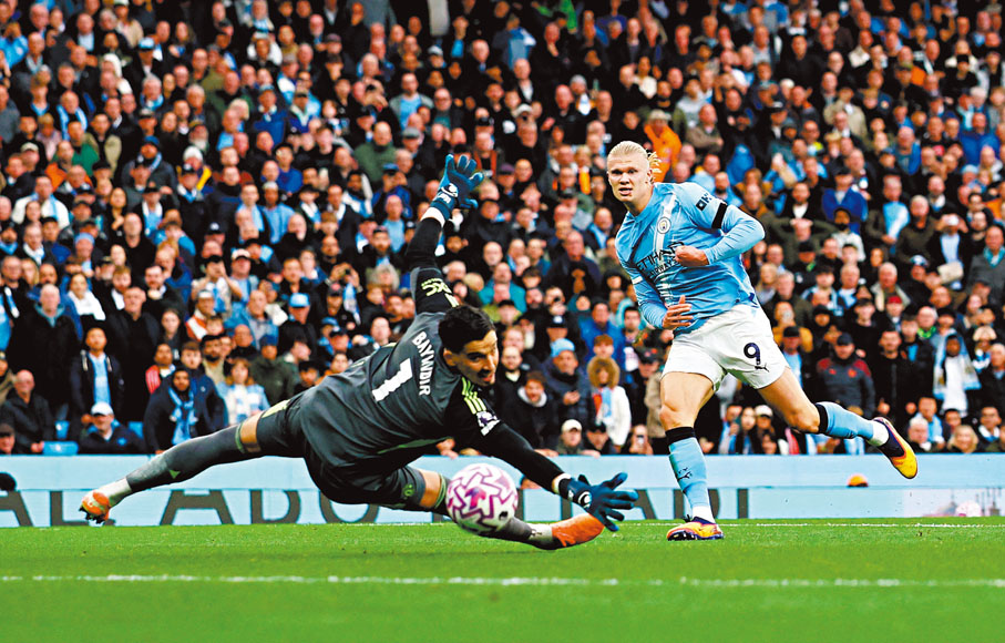 ●夏蘭特（右）替曼城建功。  路透社