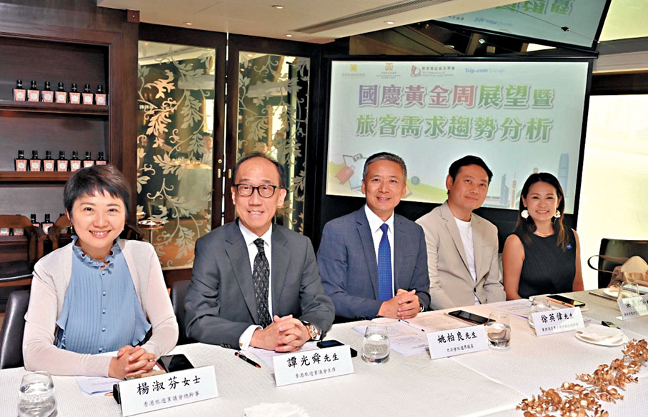 ●左起：楊淑芬、譚光舜、姚柏良、徐英偉、梁嘉欣。
