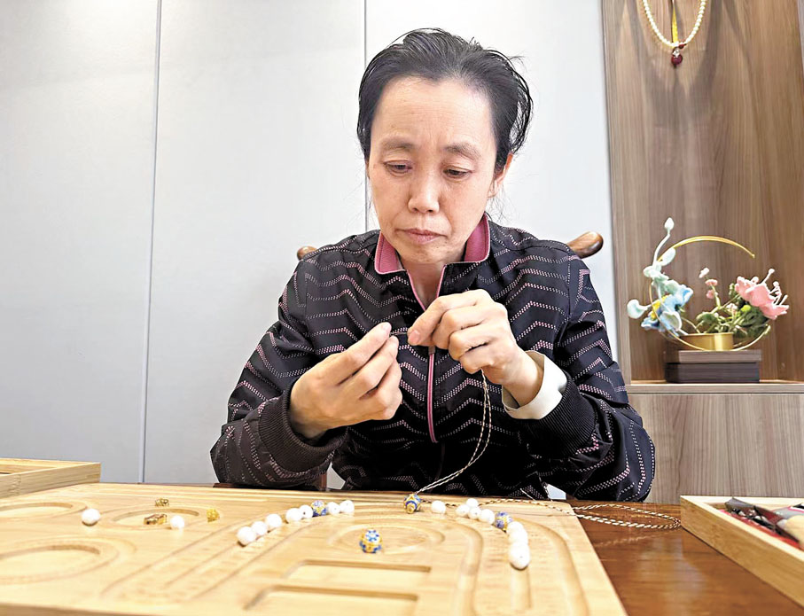 ●東珠非遺工坊目前已有40多人在其中工作。