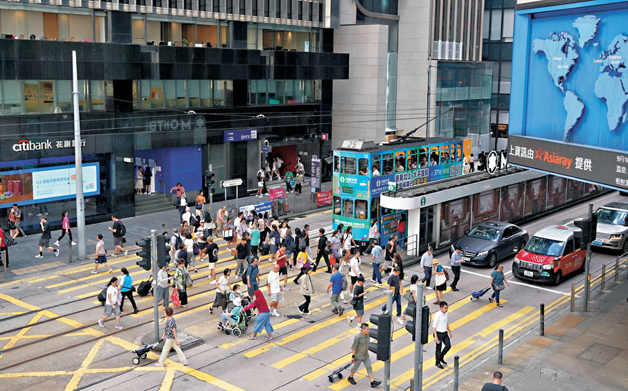 ●李家超表示，政府會推進鞏固香港債券中心地位，首先要提升金融基建。香港文匯報記者曾興偉  攝