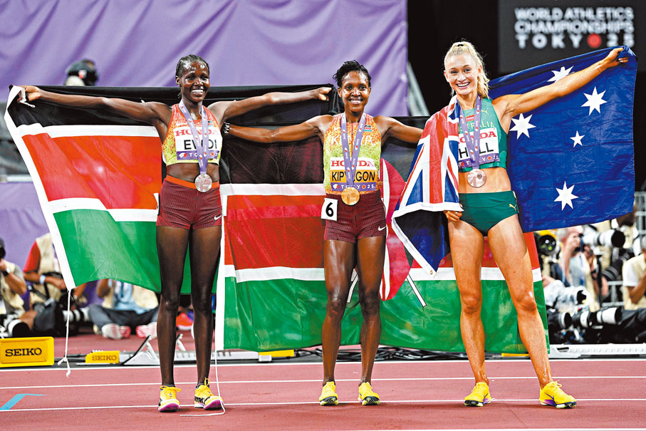 ●基普頁真（中）達成三連冠。  美聯社