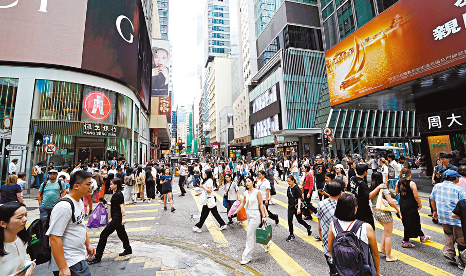 ●利率下行對香港借貸與資產市場帶來正面影響，亦有助帶動投資氣氛。香港文匯報記者曾興偉  攝