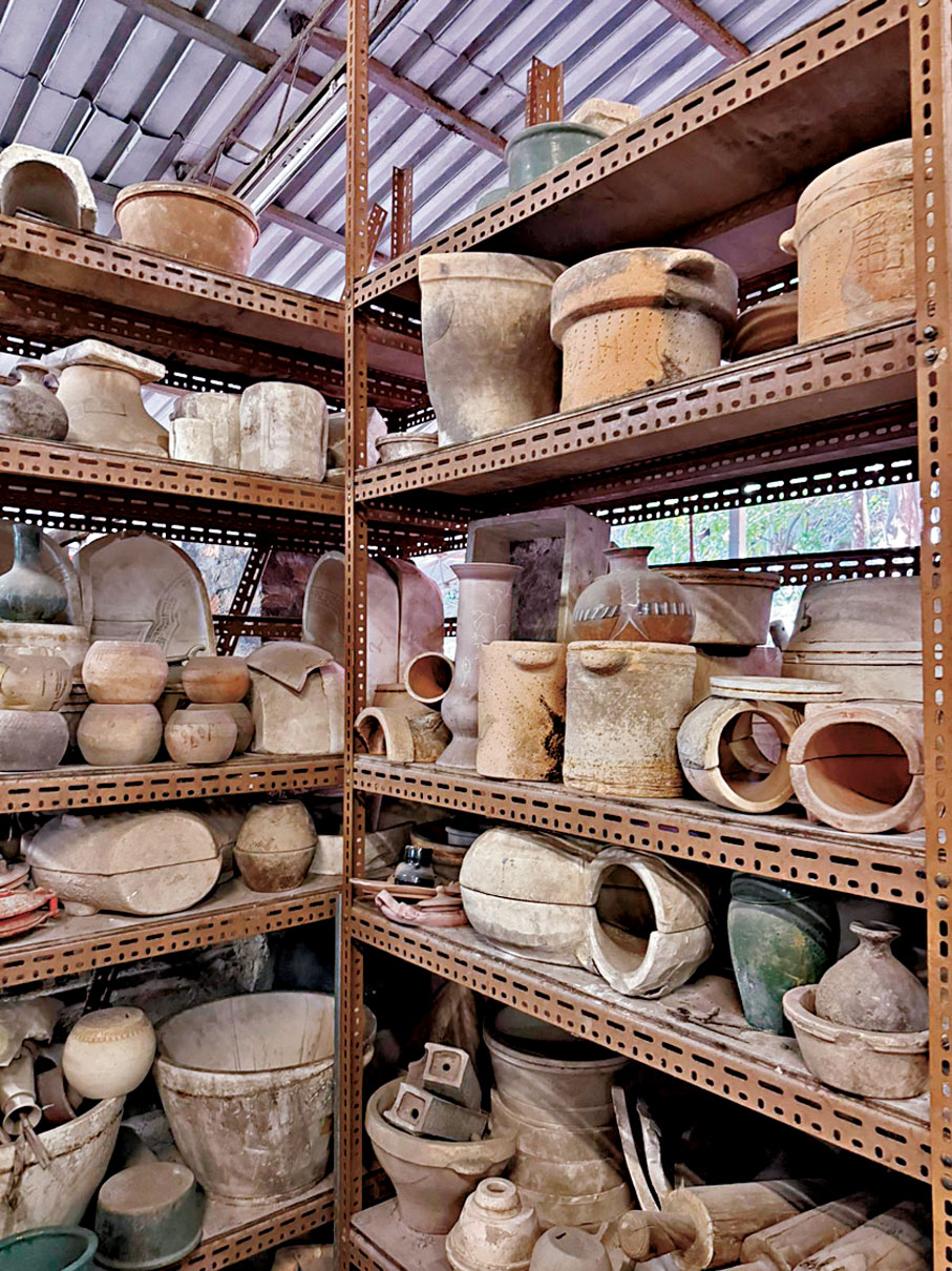 ●青山龍窯依然保留很多過往龍窯的製成品。