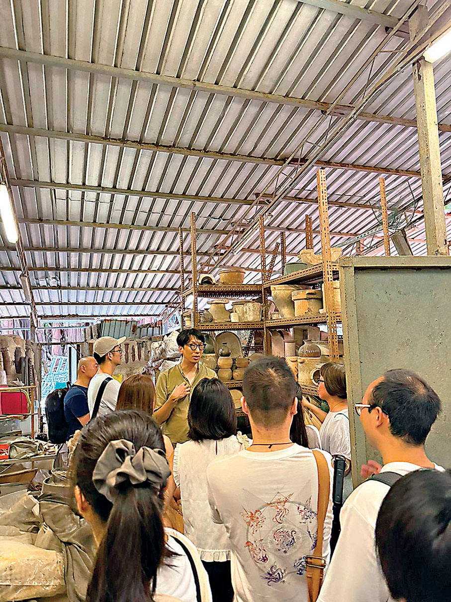 ●陳思光為公眾講解青山龍窯歷史。