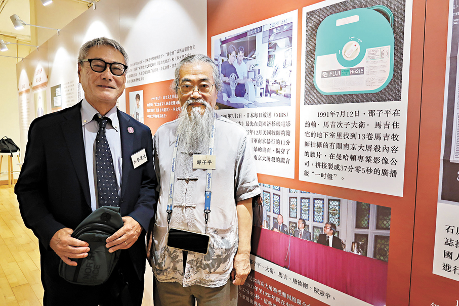 ●由香港大公文匯傳媒集團牽線，時隔34年，昔日「對手」加登英成（左）與邵子平（右）在香港重逢。香港文匯報記者陳旻  攝