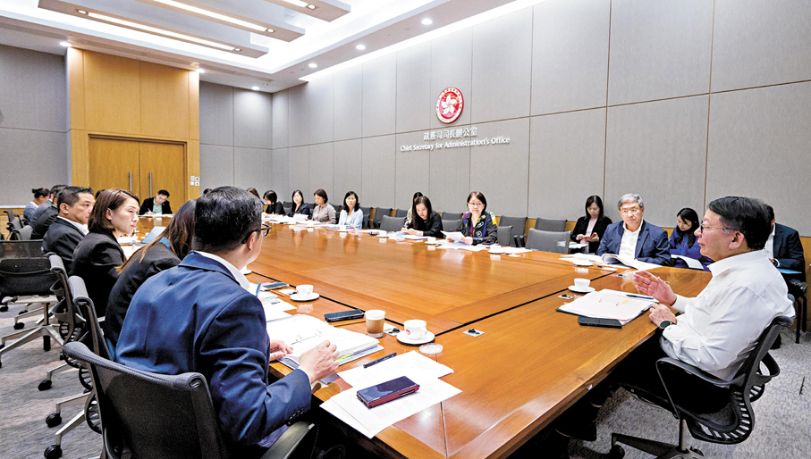 ●陳國基（右一）主持節慶安排跨部門工作小組會議。