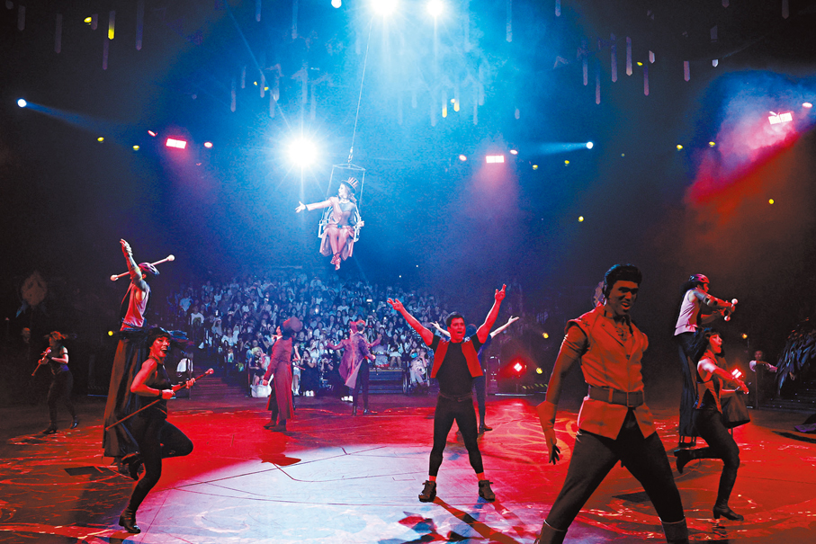 ●香港迪士尼樂園由昨日起大搞節日慶典「Disney Halloween Time」，推出限定歌舞匯演等活動。香港文匯報記者北山彥  攝