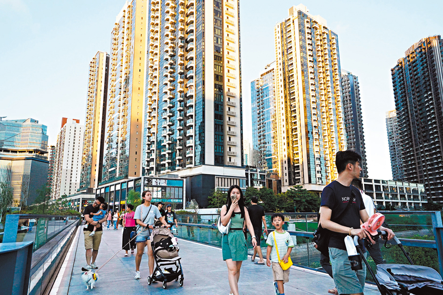 ●新一份施政報告提出多項利好樓市措施，有大行預期今年新盤成交趨旺，整體樓價亦向穩發展。 香港文匯報記者曾興偉  攝