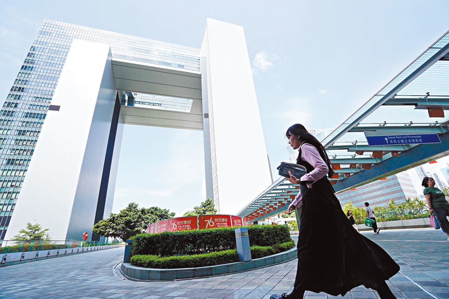 ●AI效能提升組會主動檢視各政府部門的業務流程和科技應用。圖為政府總部。 資料圖片