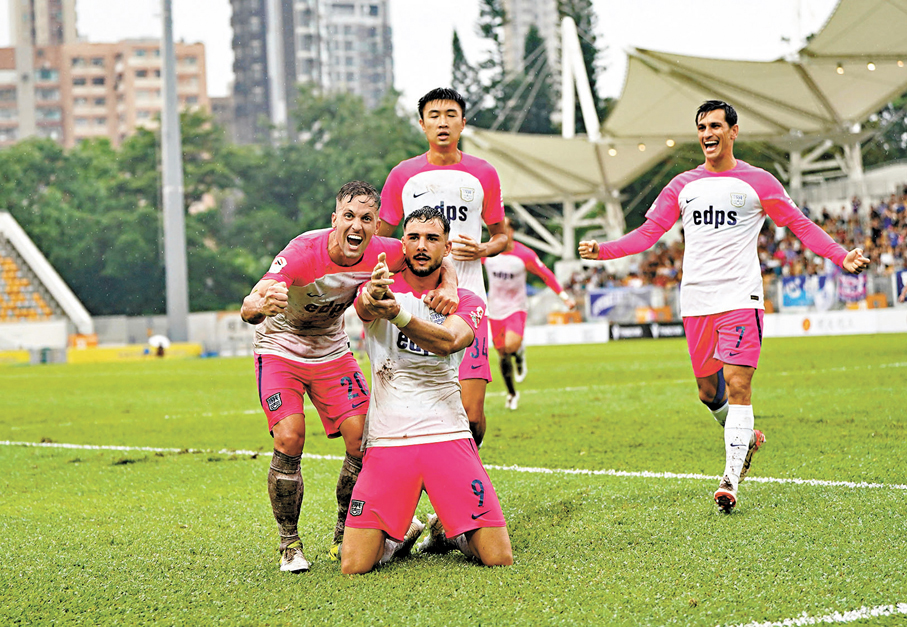 ●傑志的阿祖安（9號）入球後激情慶祝。