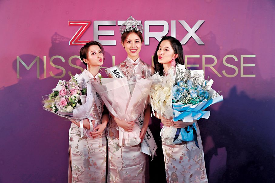 ●楊家倩與譚千晴為李詩逸贈香吻。香港文匯報記者達里  攝