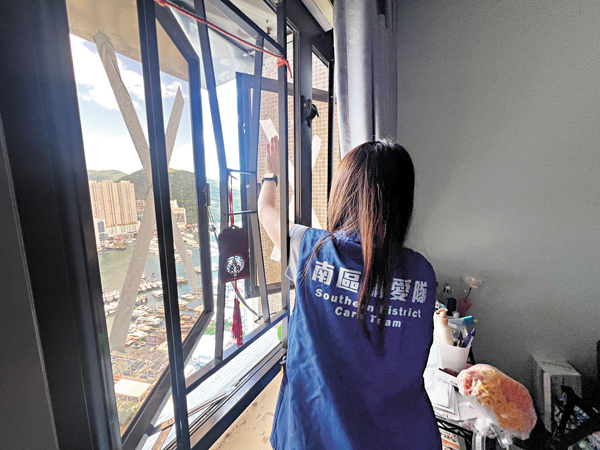 ●民建聯南區支部團隊昨日提前到區內多個地點巡查，並積極協調防風防浸準備工作。 民建聯南區支部Fb圖片