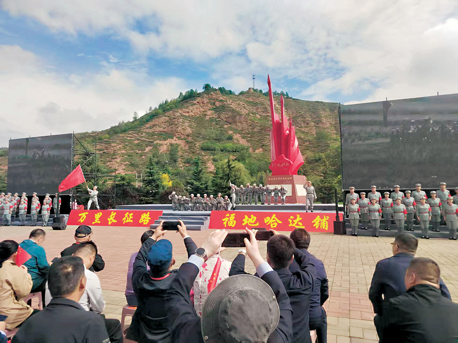 ●于都長征源合唱團在演出。香港文匯報記者楊韶紅  攝