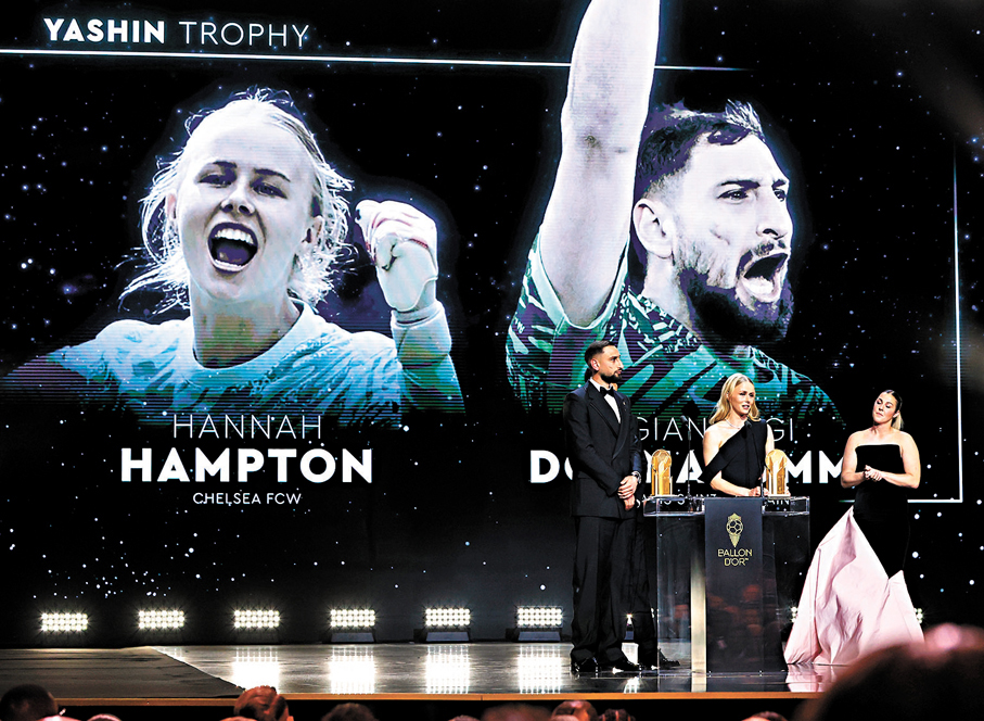 ●當拿隆馬（左）和漢頓（中）當選男女子最佳門將。  新華社