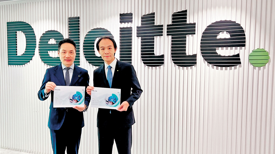 ●歐振興（左）表示，第四季香港新股將以A+H股為主導，另外醫療及醫藥公司、特專科技公司和消費板塊的公司上市亦將成為市場焦點。旁為呂志宏。