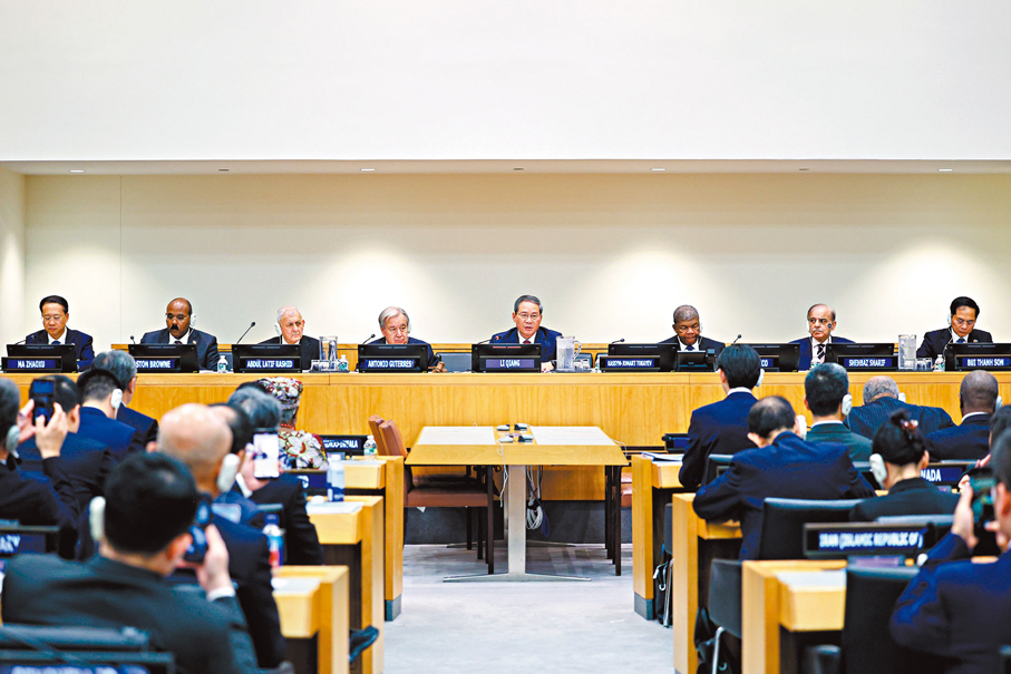 ●當地時間9月23日，國務院總理李強在紐約聯合國總部出席由中方主辦的全球發展倡議高級別會議並致辭。 新華社