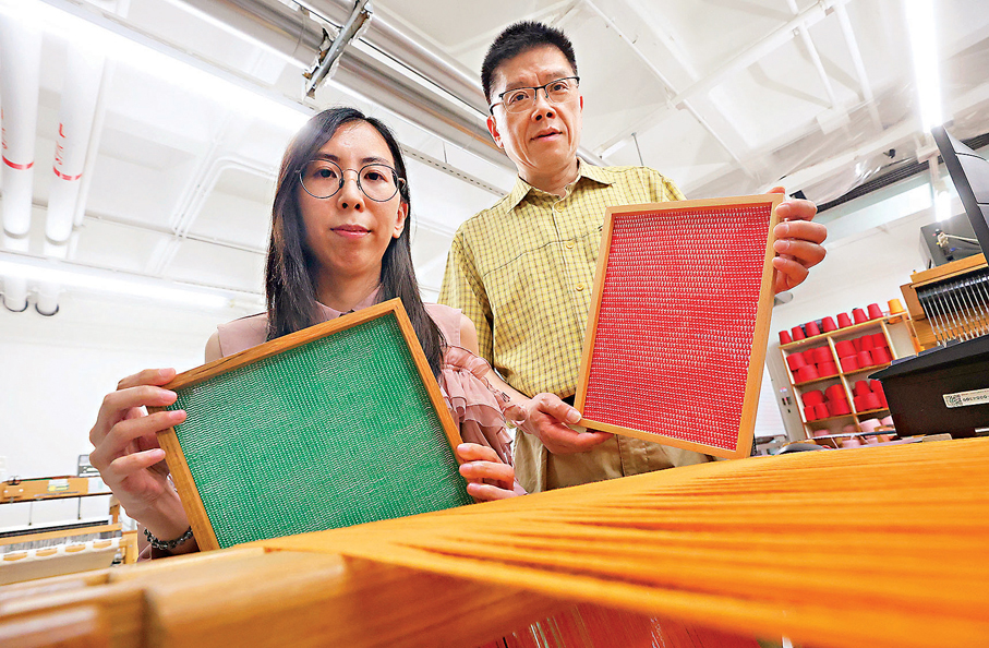 ● 吳瑞榮（右）與姚美汝（左）。香港文匯報記者郭木又  攝