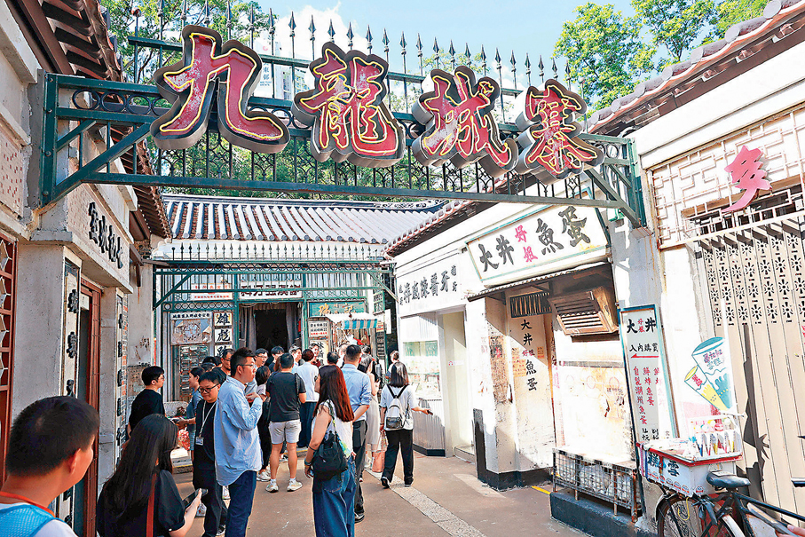 ●深度遊以電影場景展為起點。 香港文匯報記者北山彥 攝