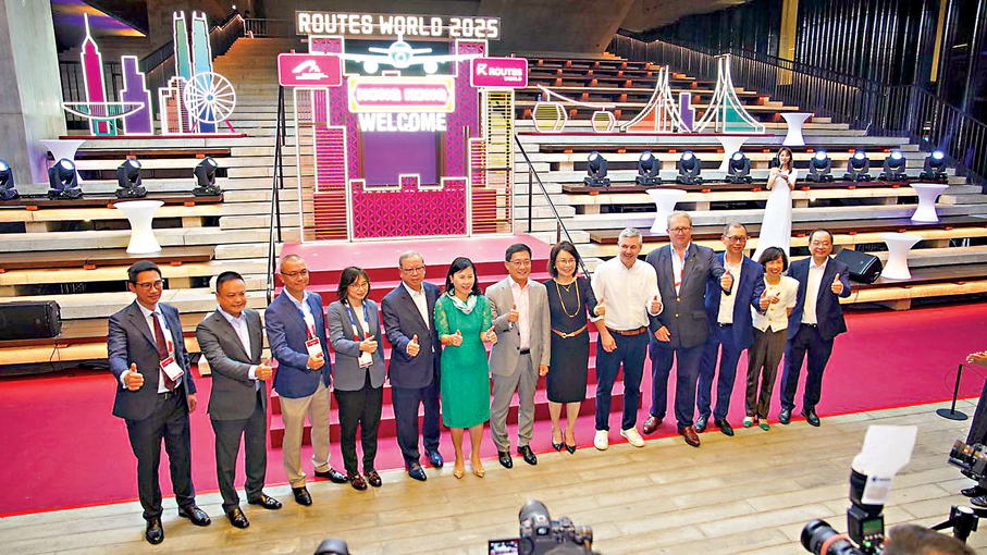 ●陳美寶(左六)出席閉幕酒會。 Fb圖片