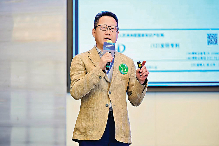 ●醫克生物有限公司行政總裁、聯合創始人金俠在項目路演中介紹產品。 香港文匯報記者帥誠  攝