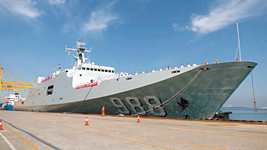 ●沂蒙山艦是東部戰區海軍列裝的首艘新型綜合登陸艦，舷號為「988」。 新華香港Fb圖片