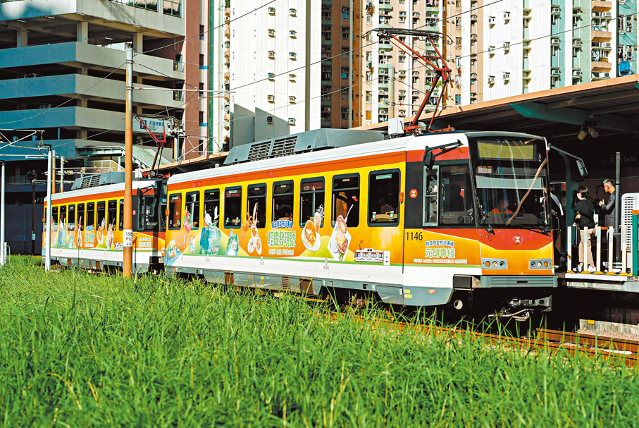●專線車廂外布滿色彩繽紛的手繪插畫。 港鐵供圖