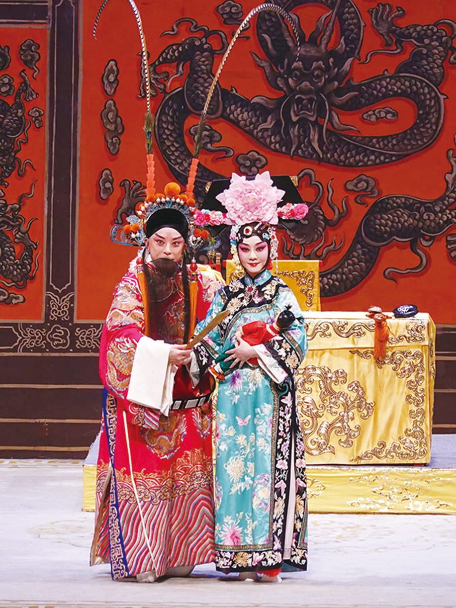 ●京劇《四郎探母》劇照。于魁智飾演楊延輝、李勝素飾演鐵鏡公主。